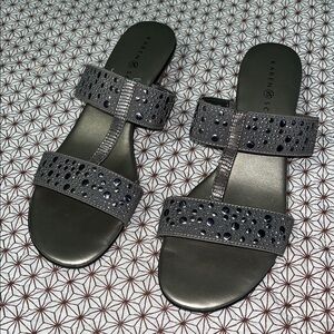 Karen Scott slip on sandals size 9M